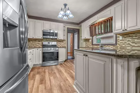 Kitchen - 11971 Bradley Dr, Jerome, MI 49249 photo 2 of 3