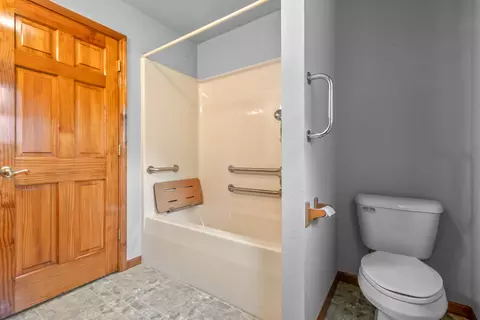 Bath - 11971 Bradley Dr, Jerome, MI 49249 photo 6 of 6