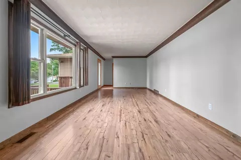 Living - 11971 Bradley Dr, Jerome, MI 49249 photo 3 of 7