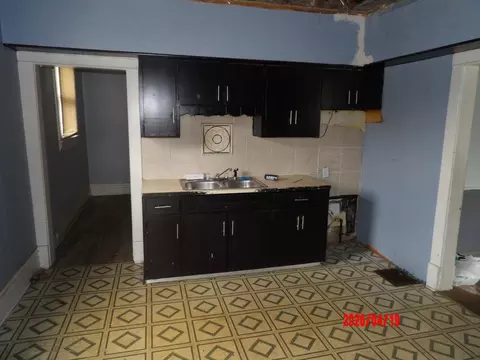 610 Pine St, Three Rivers, MI 49093 photo 2