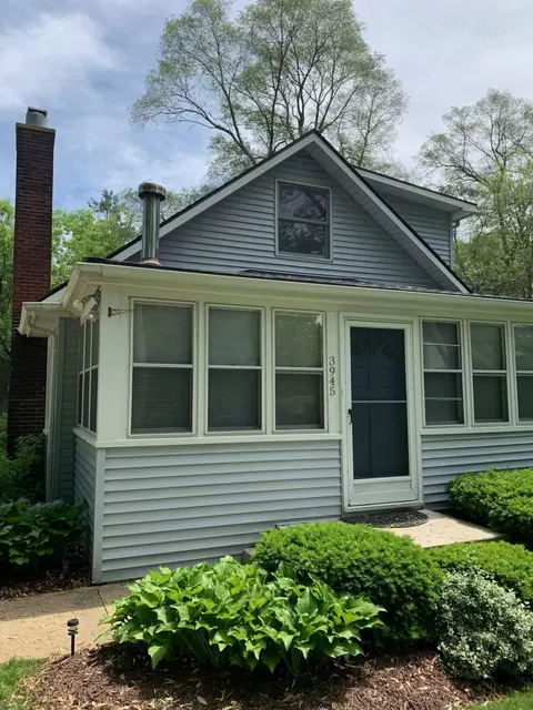 3945 Beach Ter, West Bloomfield, MI 48323