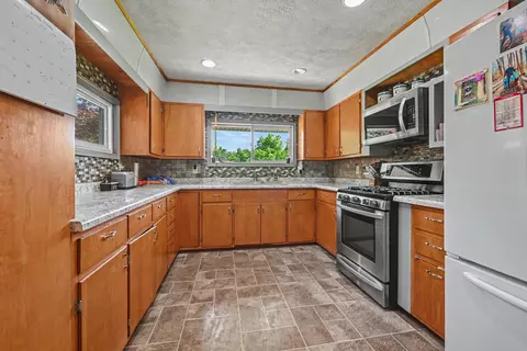 Kitchen - 59293 Roberts Rd, Three Rivers, MI 49093 photo 1 of 2
