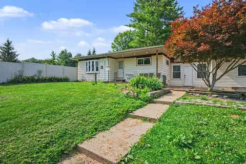 59293 Roberts Rd, Three Rivers, MI 49093