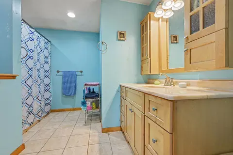Bath - 59293 Roberts Rd, Three Rivers, MI 49093 photo 2 of 4