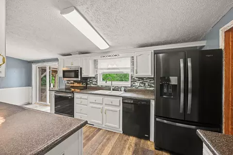Kitchen - 13191 Harder Rd, Three Rivers, MI 49093 photo 2 of 4