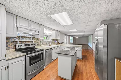 Kitchen - 13191 Harder Rd, Three Rivers, MI 49093 photo 3 of 4