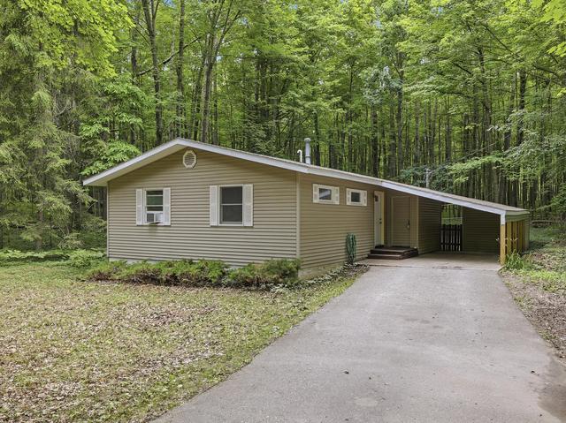 8128 Highland Trl, Canadian Lakes, MI 49346