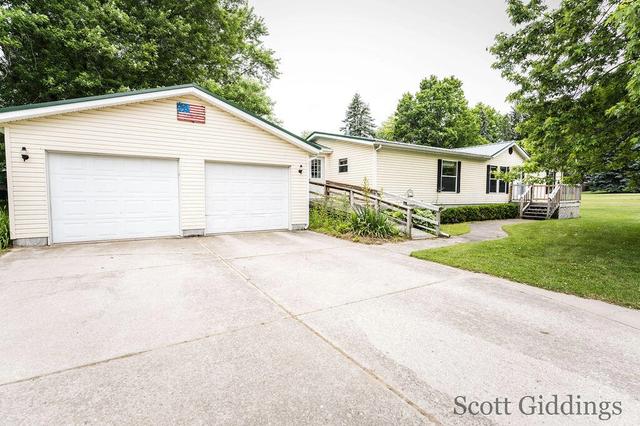 206 E 1st St, Stanton, MI 48888