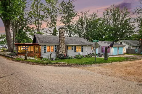 2100 Strait Tow Blvd, Crystal, MI 48818