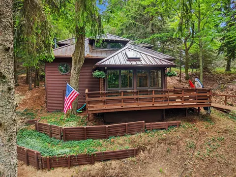 20 Crescent Hl, Grand Haven, MI 49417