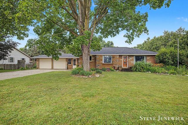 8261 Cottonwood Dr, Jenison, MI 49428
