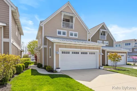 920 W Savidge St #9, Spring Lake, MI 49456