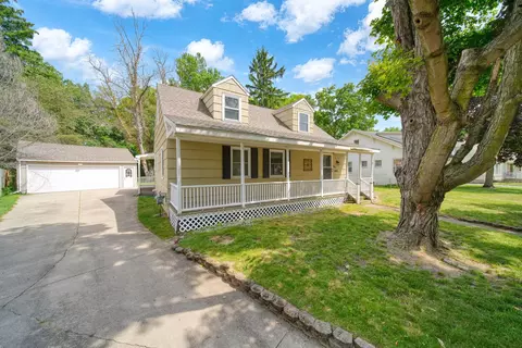 743 Briarcliff Rd, Jackson, MI 49201