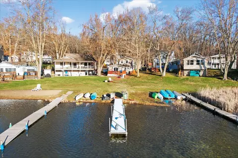 9621 Lakeview Dr, Jerome, MI 49249