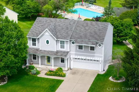 1877 Sun Park Dr, Zeeland, MI 49464