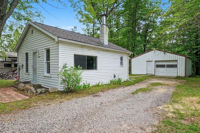 2415 W Engel Rd, West Branch, MI 48661