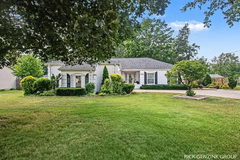 7747 Park Lane Ave, Jenison, MI 49428