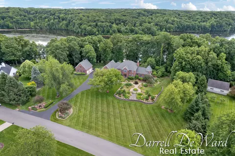 13850 Thompson Dr NE, Lowell, MI 49331