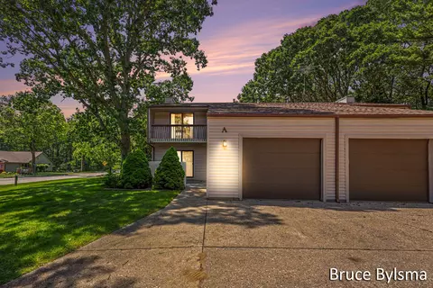 17570 Parkwood Dr #A, Spring Lake, MI 49456