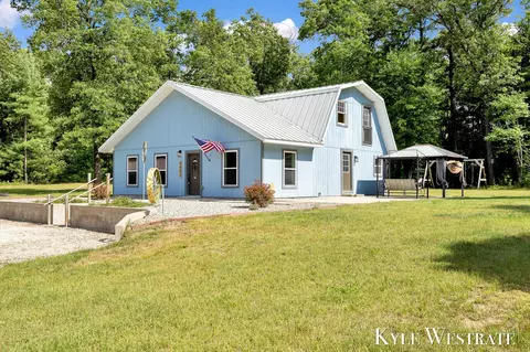 5953 S Newcosta Ave, Newaygo, MI 49337