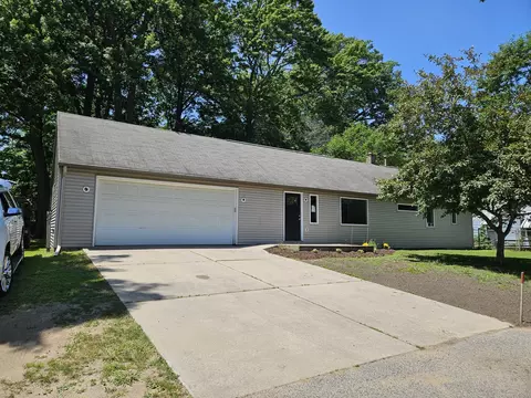 533 Seminole Rd, Muskegon, MI 49444
