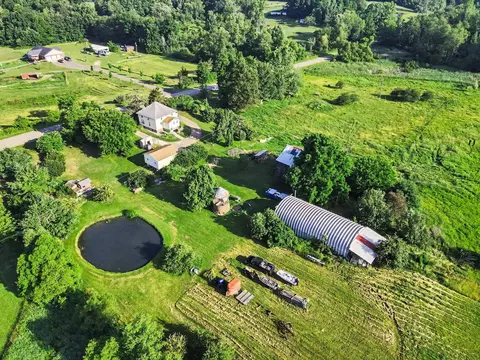 579 38th St, Allegan, MI 49010