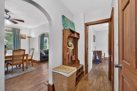 Entry Way - 302 Hill St, Jackson, MI 49202 photo 3 of 5
