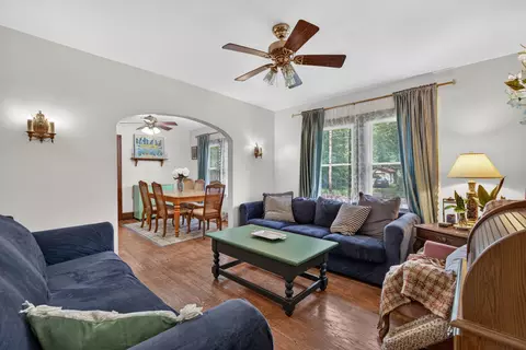 Living - 302 Hill St, Jackson, MI 49202 photo 2 of 3