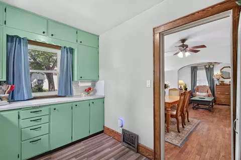 Entry Way - 302 Hill St, Jackson, MI 49202 photo 1 of 5