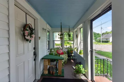 Exterior - 302 Hill St, Jackson, MI 49202 photo 4 of 14