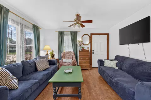 Living - 302 Hill St, Jackson, MI 49202 photo 1 of 3