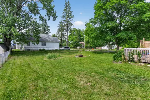 Exterior - 302 Hill St, Jackson, MI 49202 photo 13 of 14