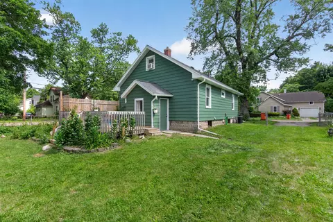 Exterior - 302 Hill St, Jackson, MI 49202 photo 12 of 14