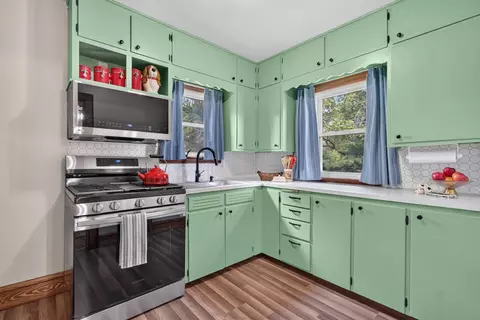 Kitchen - 302 Hill St, Jackson, MI 49202 photo 1 of 3