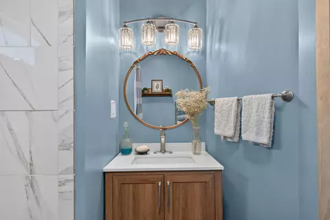 Bath - 302 Hill St, Jackson, MI 49202 photo 3 of 3
