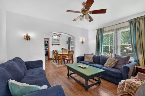 Living - 302 Hill St, Jackson, MI 49202 photo 3 of 3