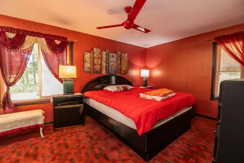 Bedroom - 989 Mccabe Ave NE, Ada, MI 49301 photo 2 of 8
