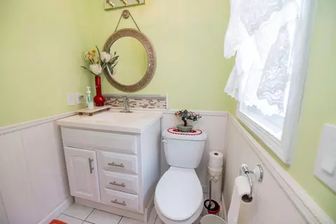 Bath - 989 Mccabe Ave NE, Ada, MI 49301 photo 4 of 4