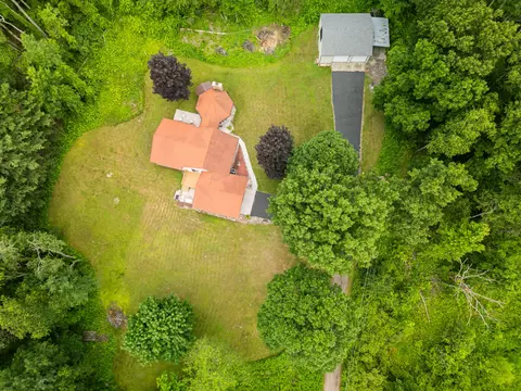 View/Area - 989 Mccabe Ave NE, Ada, MI 49301 photo 7 of 10