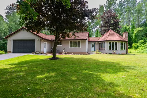 989 NE Mccabe Ave NE, Ada, MI 49301