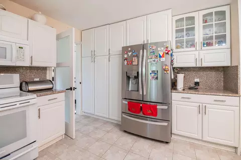 Kitchen - 989 Mccabe Ave NE, Ada, MI 49301 photo 2 of 2