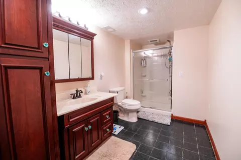 Bath - 989 Mccabe Ave NE, Ada, MI 49301 photo 5 of 5