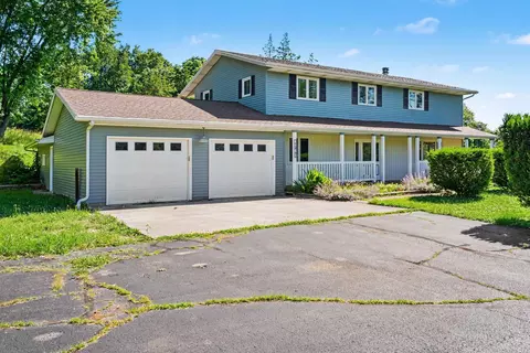4761 E Arrowhead Dr, Berrien Springs, MI 49103