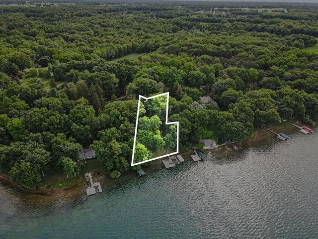 4630 E Gull Lake Dr, Hickory Corners, MI 49060