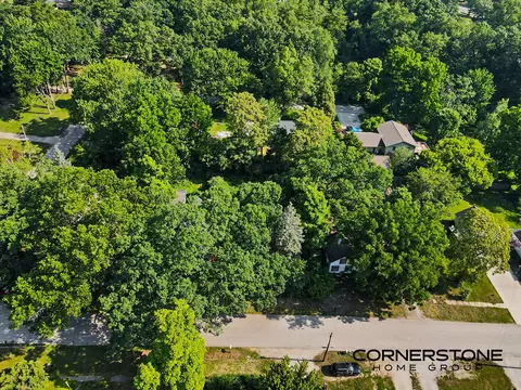 410 Peach St, Fruitport, MI 49415