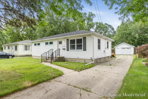 1552 41st St SW, Wyoming, MI 49509