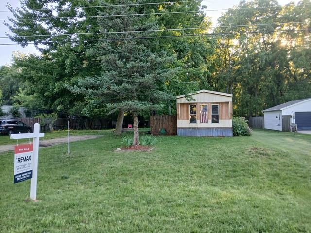 75690 Marie Dr, Lawton, MI 49065