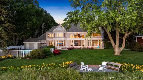 4951 Rosabelle Beach Ave, Holland, MI 49424