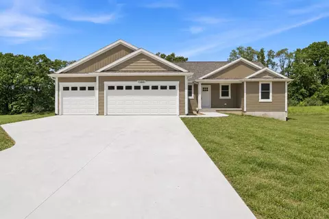 13881 Meadow Oak Dr NE, Greenville, MI 48838
