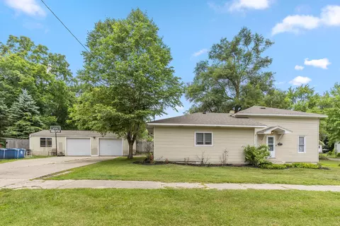 501 W W Grv, Greenville, MI 48838